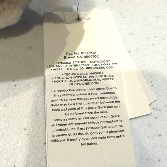 NWT UGG Gloves w/ touch screen compatible - size Small- Chestnutt w/ shearling - Picture 10 of 10